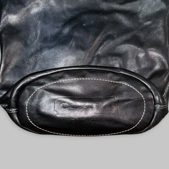 Vintage Coach Black Leather Hobo Shoulder Bag with Brass Hardware - Picture 5 of 7